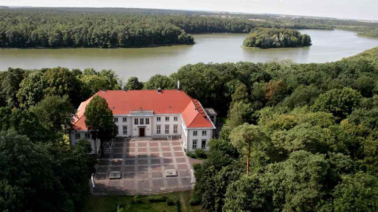 Poklad na jezeře
